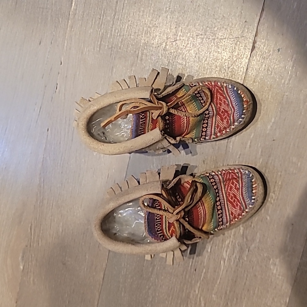Minnetonka Leather Moccasin Boots For Girls Size 8 - Picture 2 of 5